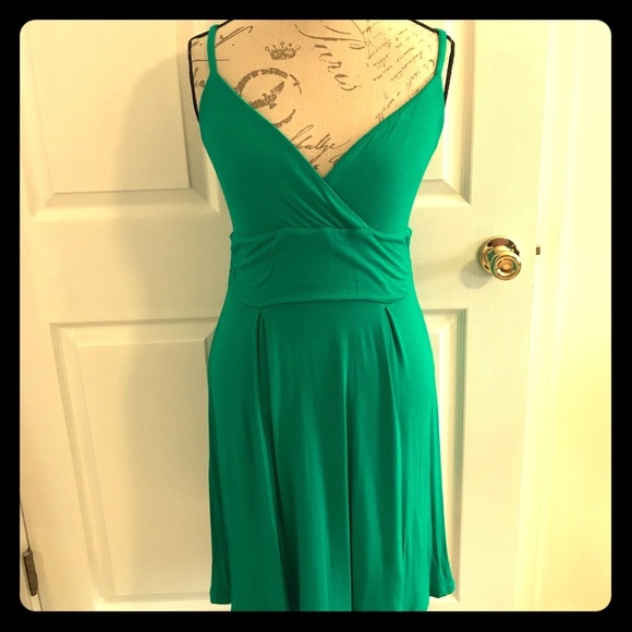 Express Dresses & Skirts - Green spaghetti strap dress 👗 women’s